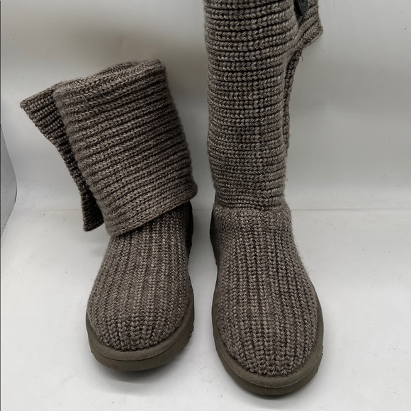 UGG Classic Cardy Boot Shearling Bootie 7 - Picture 3 of 10